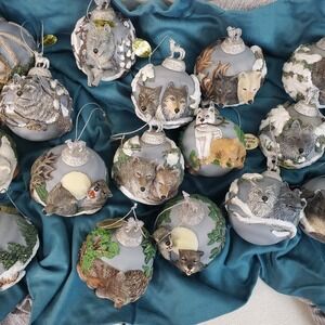 Bradford Exchange Eyes Of The Wild 3D Wolf Ornament Set Of 16 Round Balls Wolves
